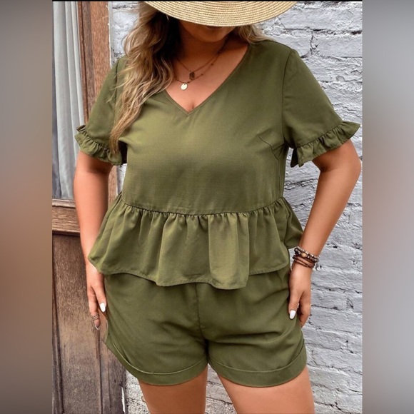 Emery Rose - Top and Shorts - Picture 3 of 10